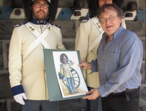 Českokrumlovský malíř a grafik Jindřich Čapek předává granátníkům svůj obraz granátníka, Schwarzenberská granátnická garda