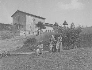 Pašijový dům v Hořicích na Šumavě, vystavěný v letech 1892–1893, zničen komunisty v roce 1959, Josef Seidel, Foto/zdroj: Musem Fotoateliér Seidel