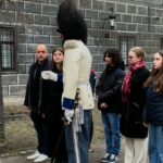 Slavnostní vztyčení praporů na gardové strážnici, 17. listopadu 2025, Schwarzenberská granátnická garda