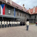 Slavnostní vztyčení praporů na gardové strážnici, 17. listopadu 2025, Schwarzenberská granátnická garda